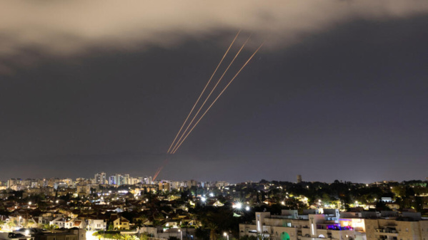 L'armée israélienne affirme que l'Iran a attaqué Israël avec près de 290 missiles et drones