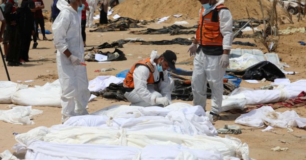 Le nombre de corps découverts dans une fosse commune à l’hôpital Nasser augmente à 283