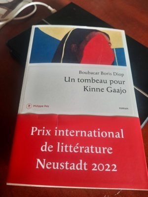 Boubacar Boris Diop : « Un tombeau pour Kinne Gaajo », un roman écrit par « devoir de mémoire aux victimes du bateau 'Le Joola"»