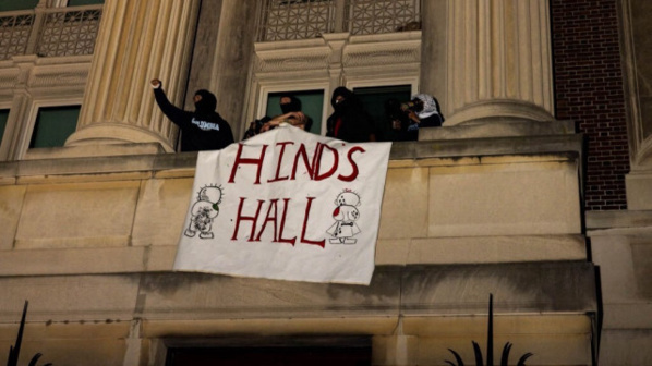 Université de Columbia : un groupe d'étudiants pro-palestiniens occupe le bâtiment Hamilton Hall