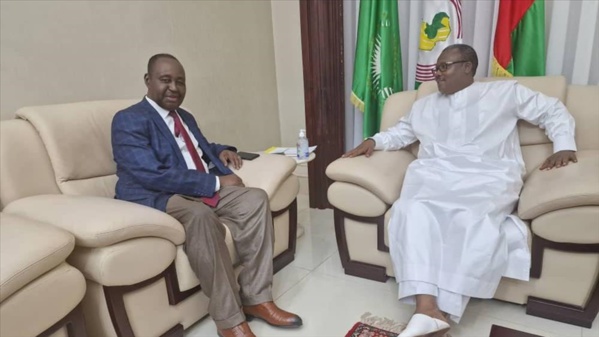 Francois Bozizé (g) à Bissau avec Umaro Sissoco Embalo Francois Bozizé (g) à Bissau avec Umaro Sissoco Embalo