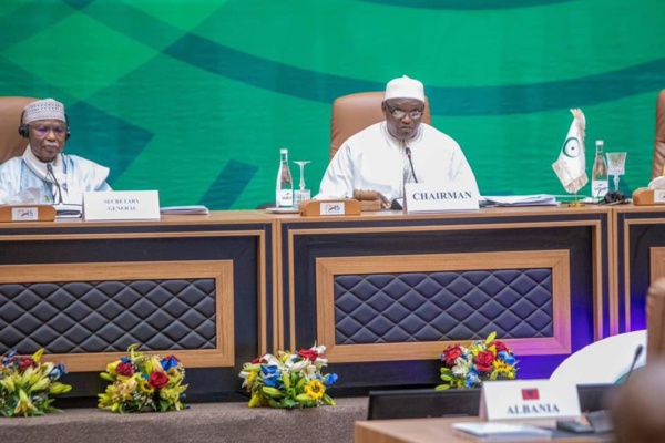 Sommet OCI de Banjul : le président Barrow s’engage à ‘’promouvoir l’unité, la solidarité et le développement durable’’