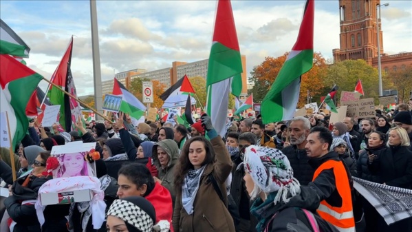 Berlin : des milliers de manifestants pro-palestiniens dénoncent le soutien de l'Allemagne à Israël Berlin : des milliers de manifestants pro-palestiniens dénoncent le soutien de l'Allemagne à Israël