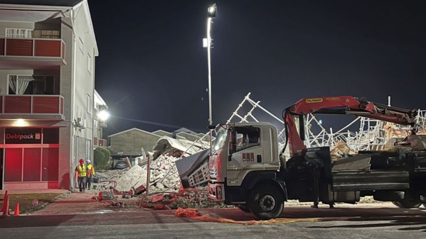 Afrique du Sud : Sept morts, des dizaines de personnes piégées dans un immeuble effondré