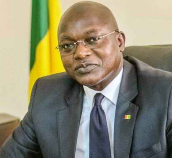 Oumar Guèye, ministre de la Pêche et de l'Économie maritime de 2014 à 2019 Oumar Guèye, ministre de la Pêche et de l'Économie maritime de 2014 à 2019