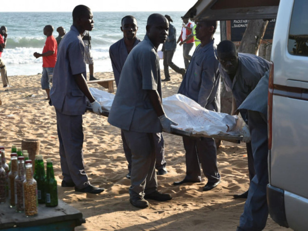 Sur la plage de Grand-Bassam en 2016