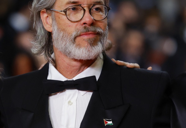 Le magazine Vanity Fair présente des excuses après avoir modifié la photo de Guy Pearce avec le drapeau palestinien