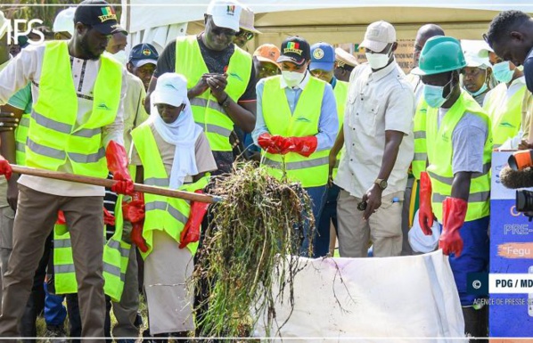 Le Président de la République appelle à faire de la journée nationale de nettoiement ”un défi permanent” Le Président de la République appelle à faire de la journée nationale de nettoiement ”un défi permanent”