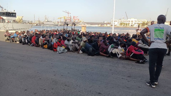 Les 219 candidats à l'émigration entassés à la Base de l'Amiral Faye Gassama à Dakar (photo DIRPA) Les 219 candidats à l'émigration entassés à la Base de l'Amiral Faye Gassama à Dakar (photo DIRPA)