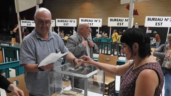 Dans un centre de vote de l'Aveyron (France), le 9 juin 2024. Dans un centre de vote de l'Aveyron (France), le 9 juin 2024.