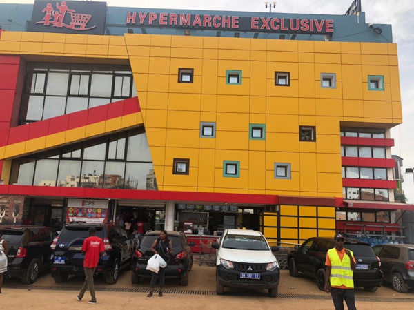 Le ministre du Travail ordonne ‘’la fin immédiate’’ des contrats de prestation de services signés par l'Hypermarché Exclusive Le ministre du Travail ordonne ‘’la fin immédiate’’ des contrats de prestation de services signés par l'Hypermarché Exclusive