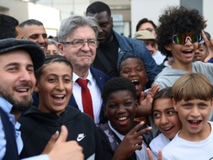 Val-de-Marne: Jean-Luc Mélenchon finit la campagne dans des quartiers populaires Val-de-Marne: Jean-Luc Mélenchon finit la campagne dans des quartiers populaires