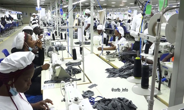 Zone Industrielle de Glo-Djigbé : une première exportation de 80 000 pièces de vêtements pour la marque française KIABI Zone Industrielle de Glo-Djigbé : une première exportation de 80 000 pièces de vêtements pour la marque française KIABI