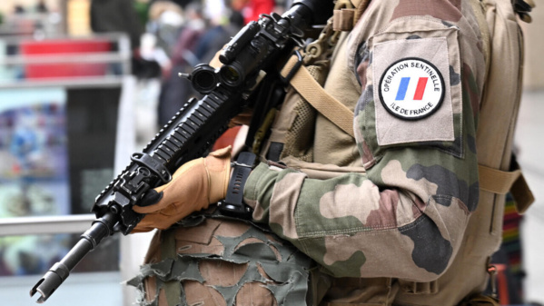 France : Un militaire de l’opération Sentinelle blessé dans une attaque au couteau à Paris, l'assaillant de confession catholique (médias) France : Un militaire de l’opération Sentinelle blessé dans une attaque au couteau à Paris, l'assaillant de confession catholique (médias)