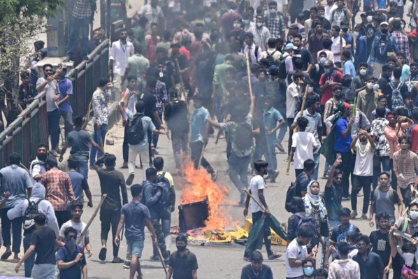 Bangladesh: 32 morts dans les violences, la chaîne de télévision d'État en feu Bangladesh: 32 morts dans les violences, la chaîne de télévision d'État en feu