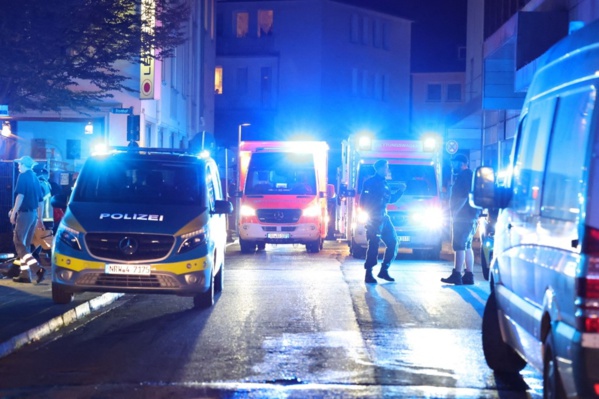 Allemagne - Une attaque au couteau fait trois morts et plusieurs blessés, l’assaillant en fuite Allemagne - Une attaque au couteau fait trois morts et plusieurs blessés, l’assaillant en fuite
