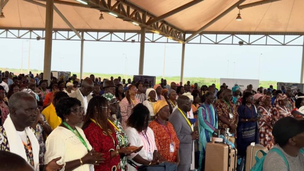 Les pèlerins avant leur départ pour les lieux saints de la chrétienté, le 24 août 2024 à l'aéroport Blaise Diagne