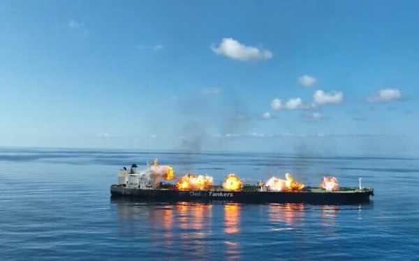 Les houthis ont provoqué des explosions à bord du pétrolier grec Sounion Les houthis ont provoqué des explosions à bord du pétrolier grec Sounion