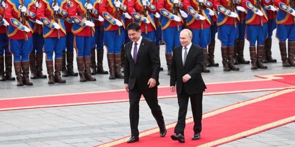 Tapis rouge pour Poutine en Mongolie, malgré le mandat d'arrêt de la CPI Tapis rouge pour Poutine en Mongolie, malgré le mandat d'arrêt de la CPI