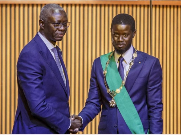 Le président Diomaye Faye (d.) et le président de l'Assemblée nationale Amadou Mame Diop Le président Diomaye Faye (d.) et le président de l'Assemblée nationale Amadou Mame Diop