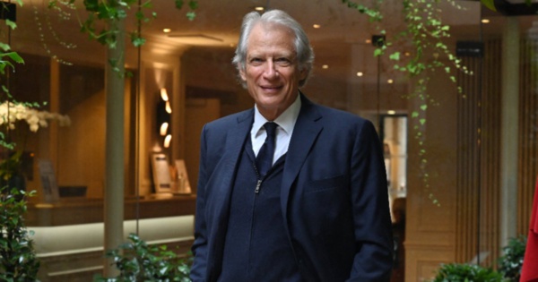 En France, Dominique de Villepin salué par les partisans de la gauche à la Fête de l’Huma En France, Dominique de Villepin salué par les partisans de la gauche à la Fête de l’Huma