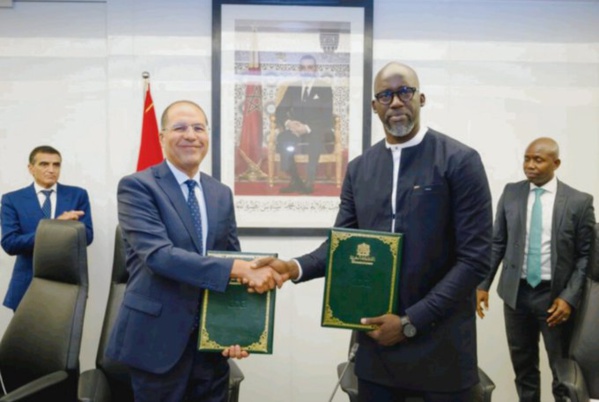Khalid Safir, DG de la CDG du Maroc (g) et Fadilou Keïta, DG de la CDC du Sénégal Khalid Safir, DG de la CDG du Maroc (g) et Fadilou Keïta, DG de la CDC du Sénégal