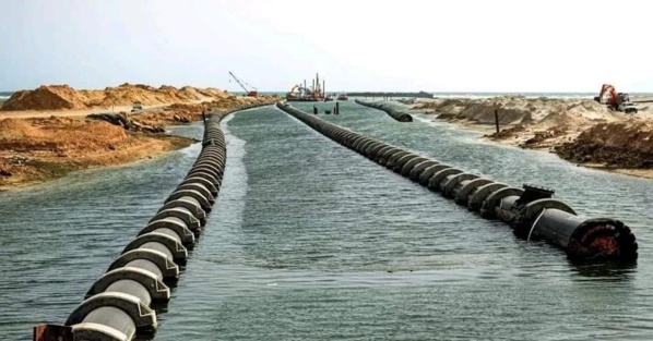 INFRASTRUCTURES HYDRAULIQUES : Le FONSIS signe un accord avec la société chinoise Sinohydro pour construire la première ‘’autoroute de l’eau’’ au Sénégal INFRASTRUCTURES HYDRAULIQUES : Le FONSIS signe un accord avec la société chinoise Sinohydro pour construire la première ‘’autoroute de l’eau’’ au Sénégal