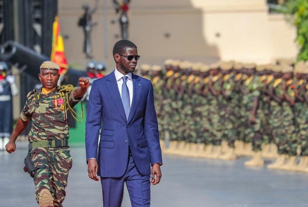 Le président BDF au Camp militaire Dial Diop lue Dakar e 8 novembre 2024 Le président BDF au Camp militaire Dial Diop lue Dakar e 8 novembre 2024