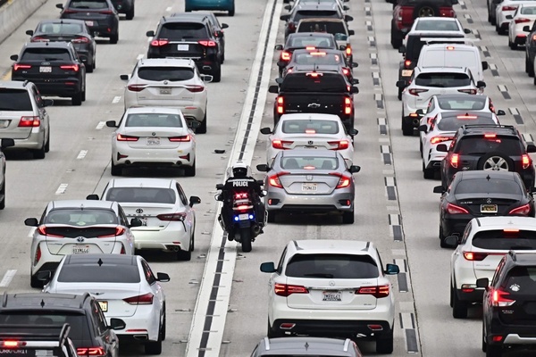 La Californie promet d'agir si Trump coupe les subventions aux voitures électriques La Californie promet d'agir si Trump coupe les subventions aux voitures électriques