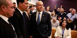 Benyamin Netanyahu au tribunal le 10 décembre 2024 pour un procès anti-corruption le visant Benyamin Netanyahu au tribunal le 10 décembre 2024 pour un procès anti-corruption le visant