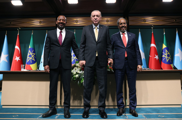L'Union africaine salue la signature de l'accord entre la Somalie et l'Éthiopie, ainsi que la médiation d'Erdogan L'Union africaine salue la signature de l'accord entre la Somalie et l'Éthiopie, ainsi que la médiation d'Erdogan