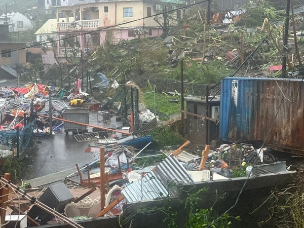 Cyclone: au moins 14 morts à Mayotte, les secours s'activent dans un "décor apocalyptique"
