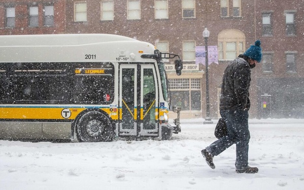 Le centre du pays touché par une importante tempête hivernale Le centre du pays touché par une importante tempête hivernale