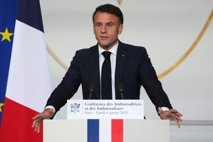 "Il se trompe d'époque": la polémique enfle après les propos de Macron sur l'Afrique "Il se trompe d'époque": la polémique enfle après les propos de Macron sur l'Afrique