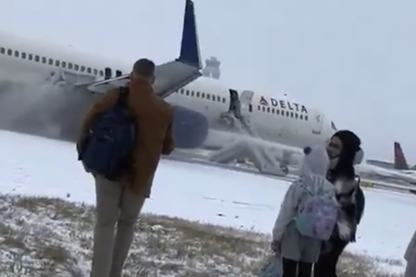 Tempête hivernale - Des milliers de vols annulés ou retardés Tempête hivernale - Des milliers de vols annulés ou retardés