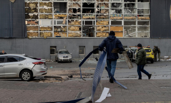 Guerre en Ukraine - Des frappes russes font trois morts dans la région de Kyiv Guerre en Ukraine - Des frappes russes font trois morts dans la région de Kyiv