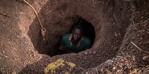 A Kédougou 9Sud-est du Sénégal), l'orpaillage est omniprésent A Kédougou 9Sud-est du Sénégal), l'orpaillage est omniprésent