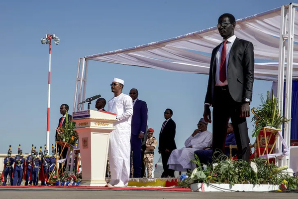 Le président tchadien salue le "départ définitif et complet" de l'armée française Le président tchadien salue le "départ définitif et complet" de l'armée française
