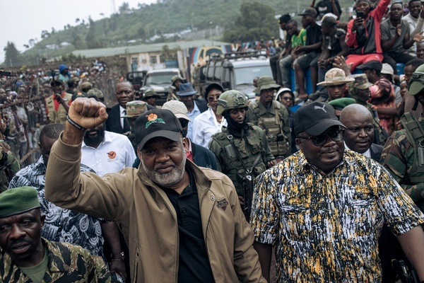 Corneille Nanga, le poing levé. Corneille Nanga, le poing levé.