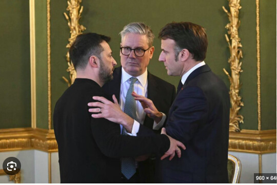 Volodymyr Zelensky avec Keir Starmer et Emmanuel Macron