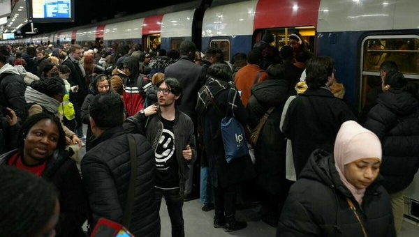 France: Trafic interrompu à la Gare du Nord après la découverte d’une bombe de la 2e Guerre mondiale France: Trafic interrompu à la Gare du Nord après la découverte d’une bombe de la 2e Guerre mondiale