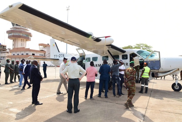 L'avion militaire offert au Bénin par l'Union européenne. L'avion militaire offert au Bénin par l'Union européenne.