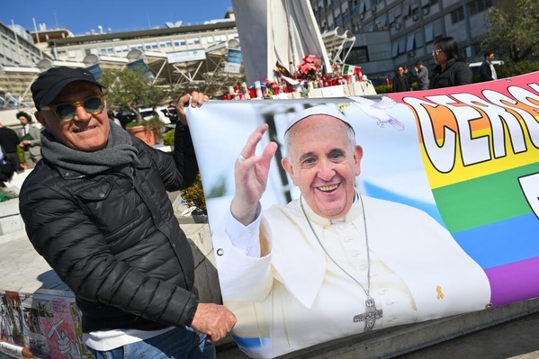 Le pape François entre dans sa quatrième semaine d’hospitalisation Le pape François entre dans sa quatrième semaine d’hospitalisation