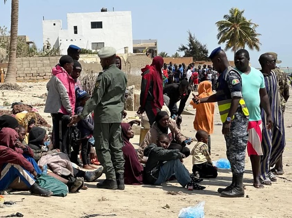 Les migrants interceptés par la gendarmerie de Joal (photo Le Soleil digital) Les migrants interceptés par la gendarmerie de Joal (photo Le Soleil digital)