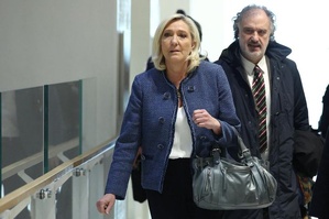Condamnation de Marine Le Pen : un homme placé en garde à vue pour avoir menacé la juge du procès de la cheffe des députés RN Condamnation de Marine Le Pen : un homme placé en garde à vue pour avoir menacé la juge du procès de la cheffe des députés RN