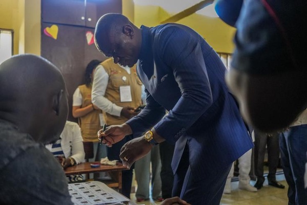 Présidentielle au Gabon: le scrutin prend fin sans incident notable Présidentielle au Gabon: le scrutin prend fin sans incident notable