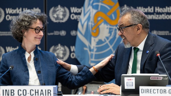 Le directeur général de l'OMS, Tedros Adhanom Ghebreyesus (à droite) Le directeur général de l'OMS, Tedros Adhanom Ghebreyesus (à droite)