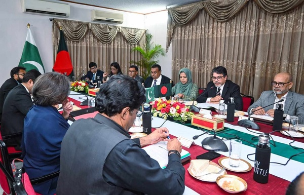 Pakistan et Bangladesh renouent le dialogue diplomatique après 15 ans Pakistan et Bangladesh renouent le dialogue diplomatique après 15 ans