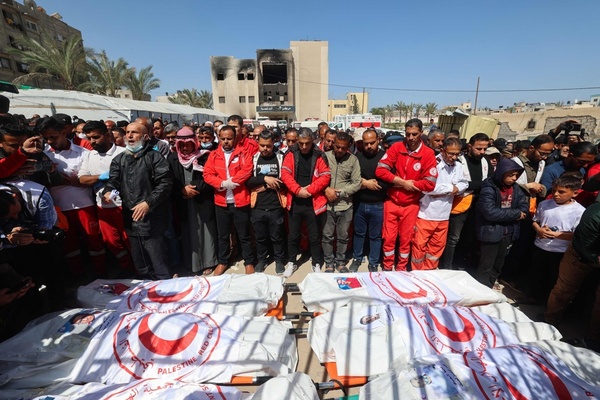 La prière mortuaire pour les secouristes exécutés par l'armée israélo-américaine le 23 mars 2025