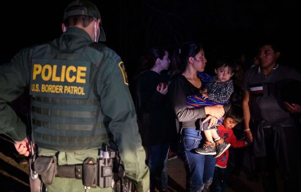 Une enfant américaine de 2 ans expulsée vers le Honduras, selon un juge Une enfant américaine de 2 ans expulsée vers le Honduras, selon un juge